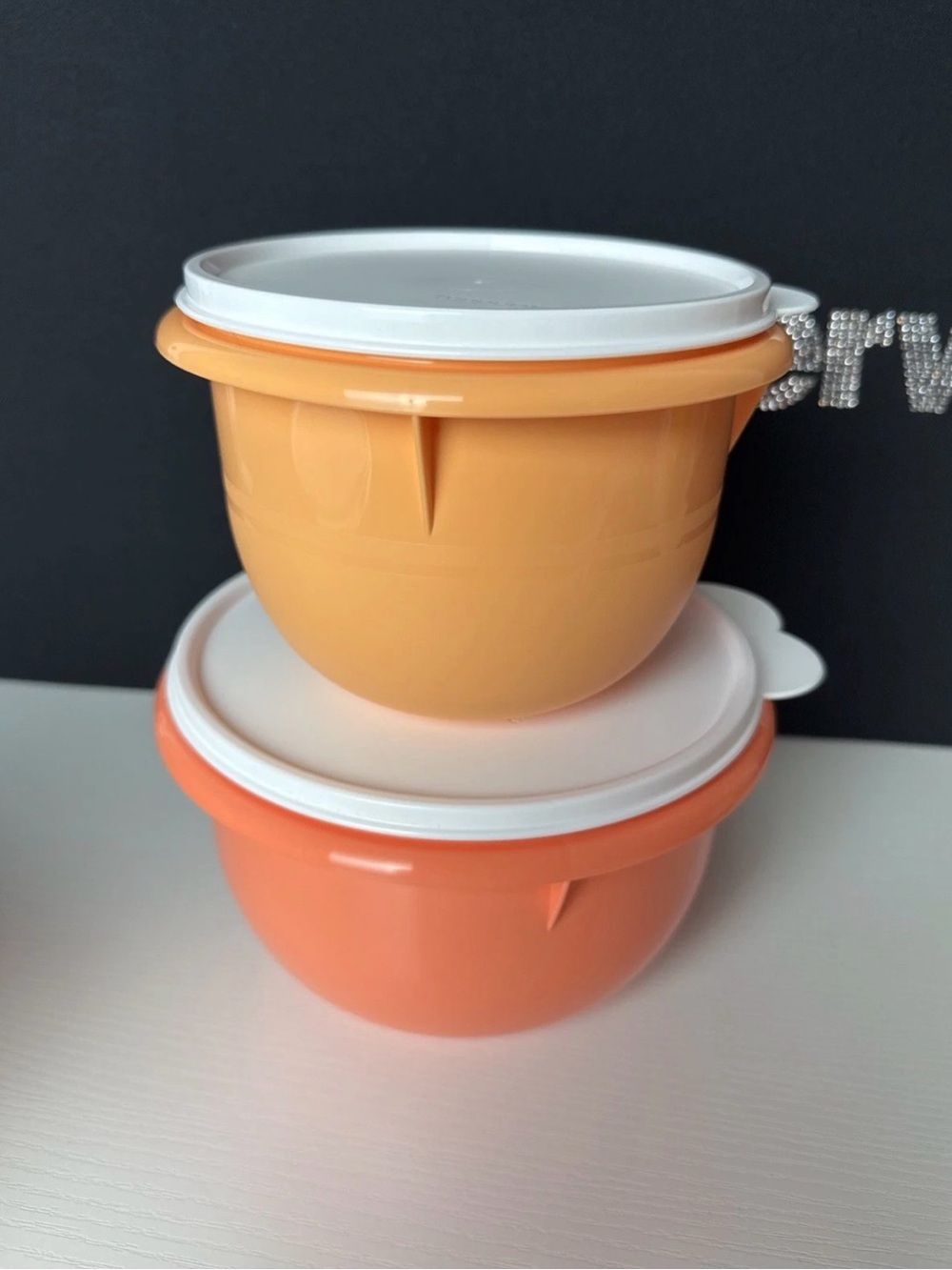 Tupperware Ultimate Mixing Bowl Flat Bottom Bowl Set 8 Cup & 5 Cup Shade Orange